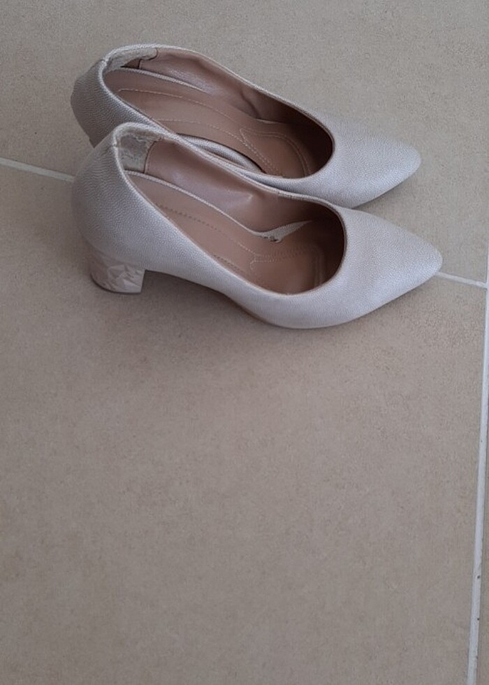 Kabartma topuk desenli Ten rengi 38 numara Klasik ayakkabıi - Görsel 2