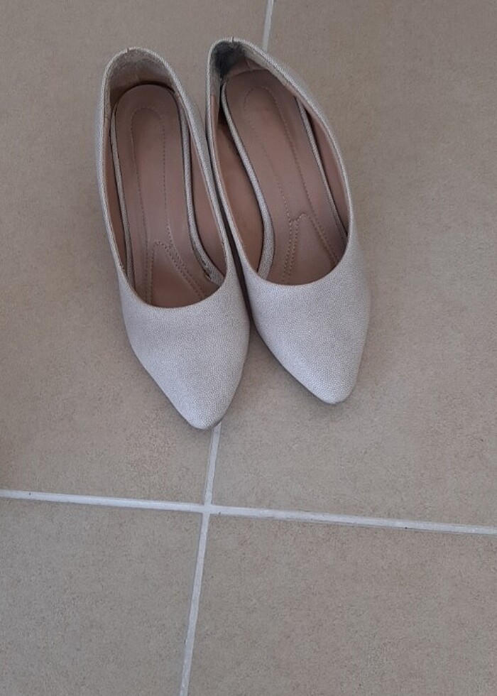 Kabartma topuk desenli Ten rengi 38 numara Klasik ayakkabıi - Görsel 3