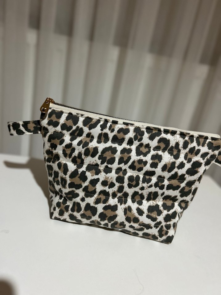 Deri Leopar Desenli Kadın Makyaj Çantası - Görsel 2