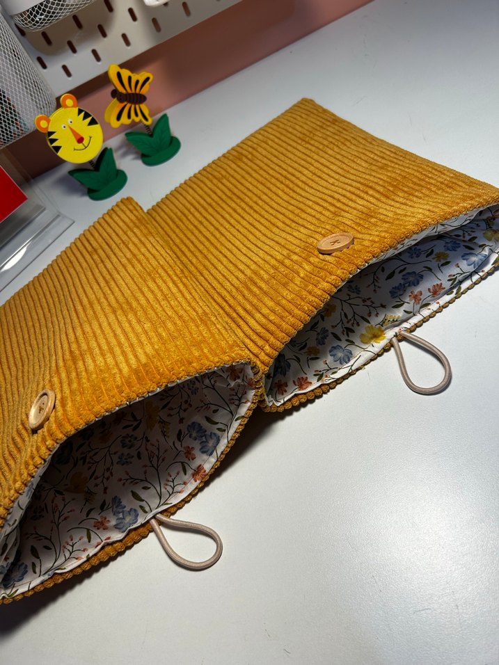 İster 11 inç tablet ister kitap için Kadife Kılıflar - Görsel 5