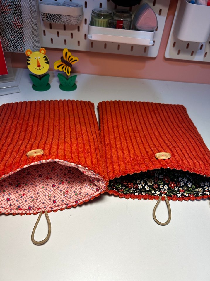 İster 11 inç tablet ister kitap için Kadife Kılıflar - Görsel 2