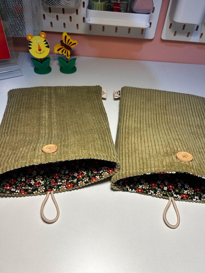 İster 11 inç tablet ister kitap için Kadife Kılıflar - Görsel 4