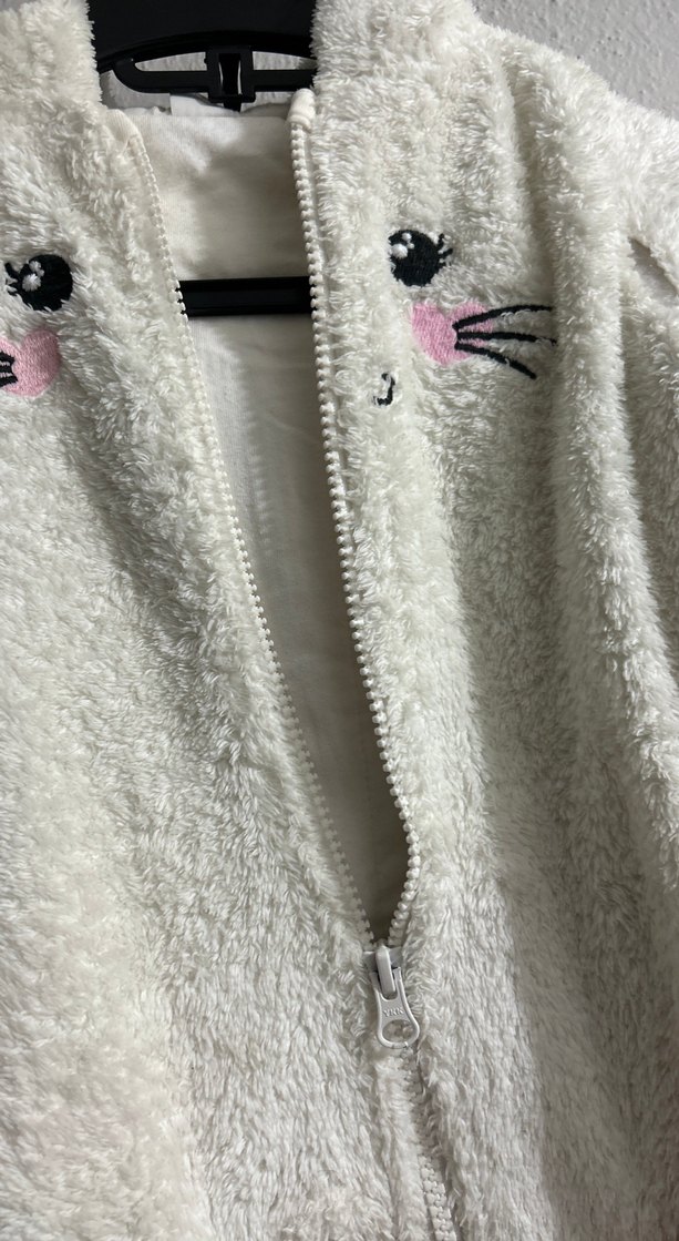 Beyaz Nakışlı Peluş Bebek Tulumu - Görsel 5