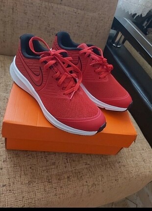 Nike star runner 2 modeli kırmızı rengi