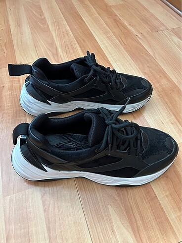Neslihan Canpolat Deri sneaker