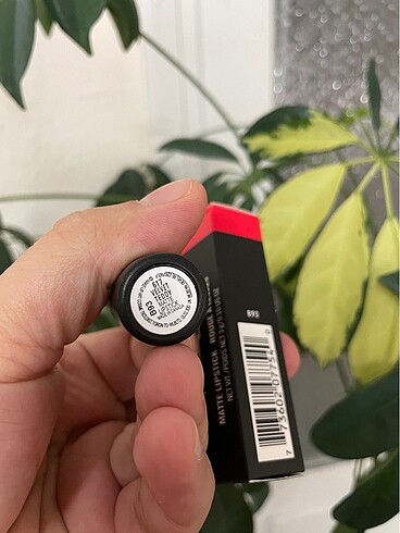 MAC Velvet 617 numara ruj