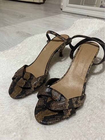 Shoes & More Deri kısa topuklu ayakkabı