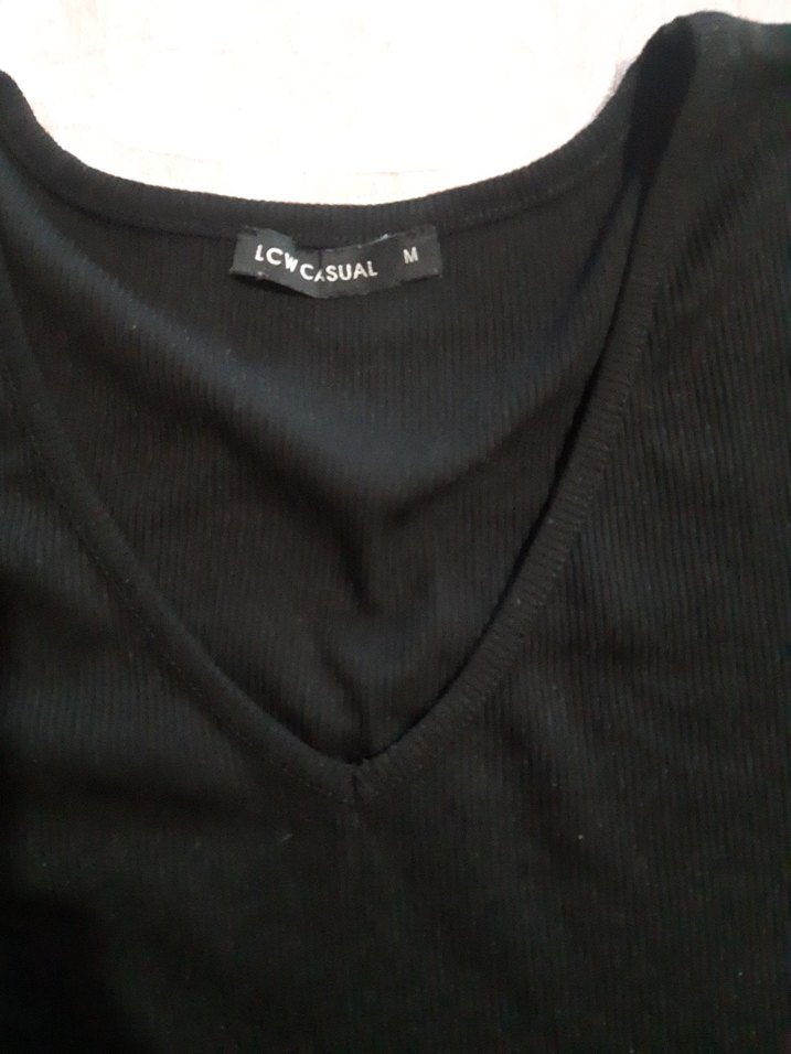 Siyah V Yaka Kadın Tişört - Görsel 3