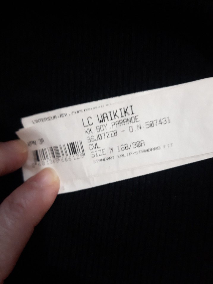 Siyah V Yaka Kadın Tişört - Görsel 4