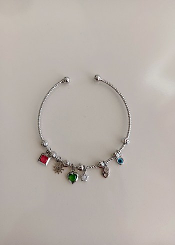 çelik charmlı bileklik