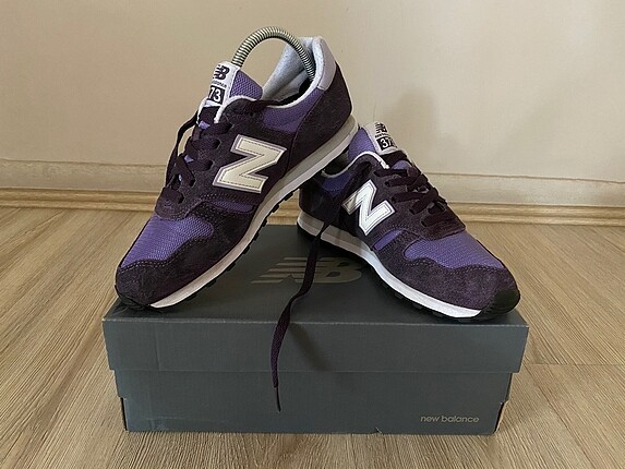 New Balance 373