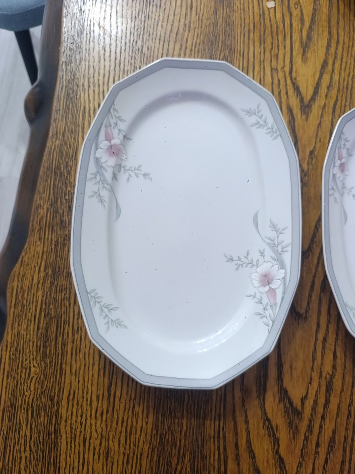 Çiçek Desenli Beyaz Gri Servis Tabakları - Görsel 2