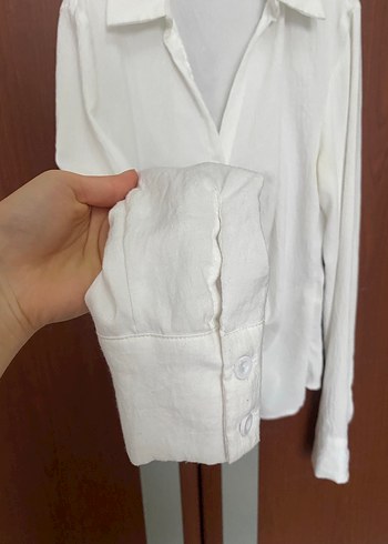 Beyaz V Yaka Uzun Kollu Keten Gömlek - Görsel 3