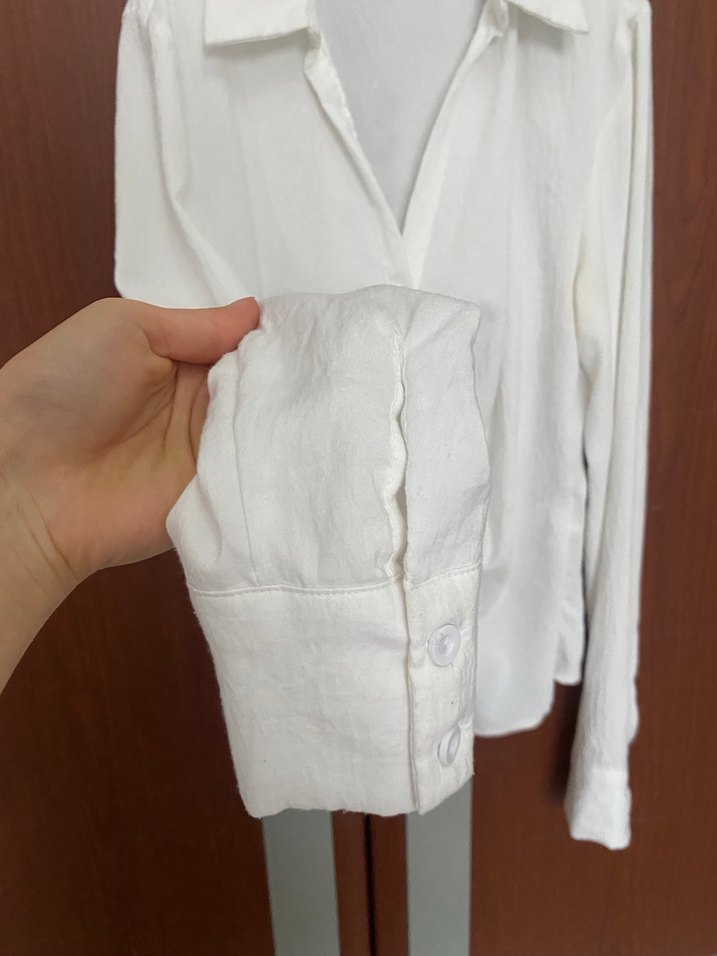 Beyaz V Yaka Uzun Kollu Keten Gömlek - Görsel 3