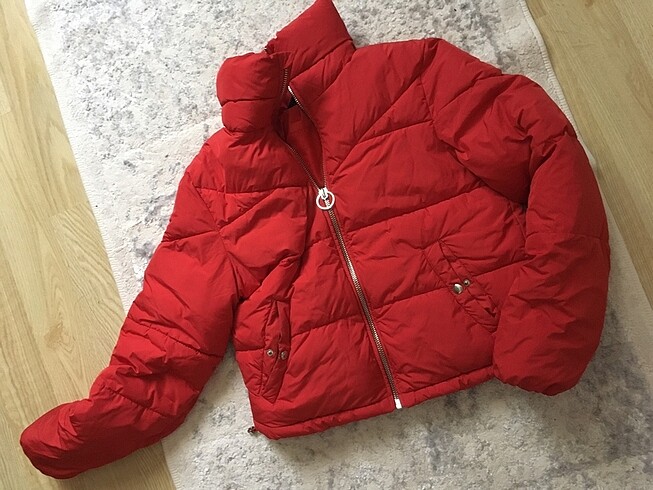Bershka kırmızı mont