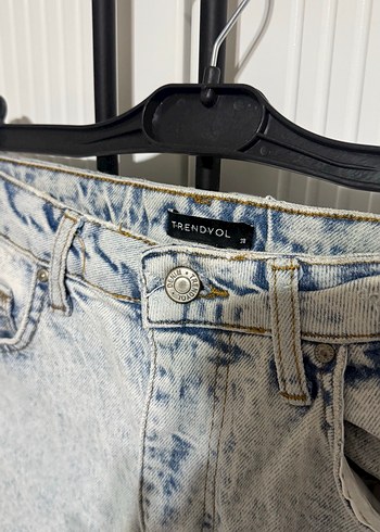 Düğmeli Batik Desenli Rahat Kesim Kadın Kot Pantolon - Görsel 5