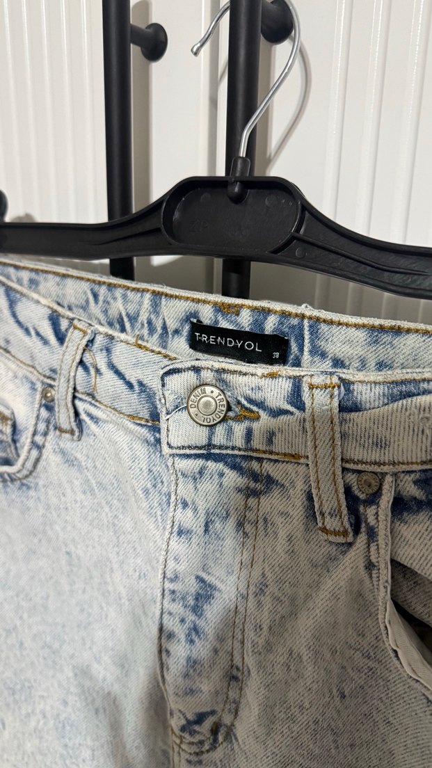 Düğmeli Batik Desenli Rahat Kesim Kadın Kot Pantolon - Görsel 5