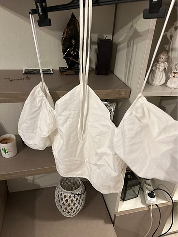 Bershka Berska etiketli crop balon kol keten kumaş