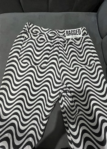 Kadın Zebra Desenli Midi Pliseli Pantolon - Görsel 2