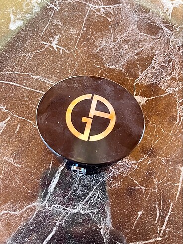 Giorgio Armani Allık