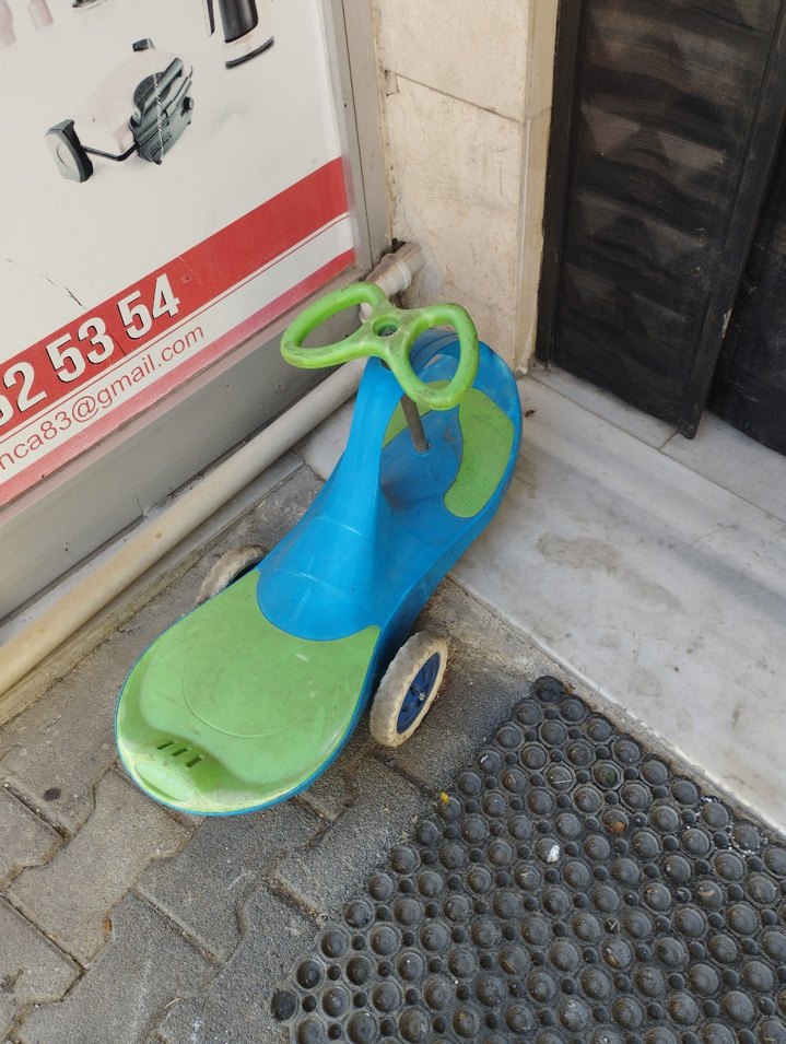 Renkli Turkuaz Oyuncak Araba - Görsel 2