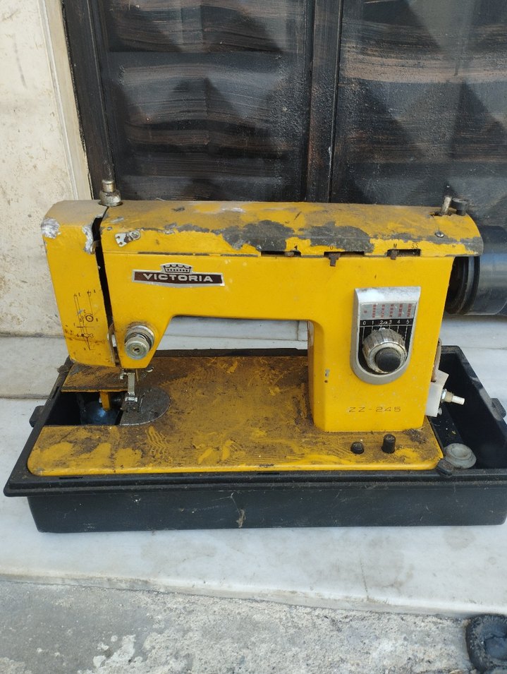Sarı Victoria Dikiş Makinesi - Görsel 2