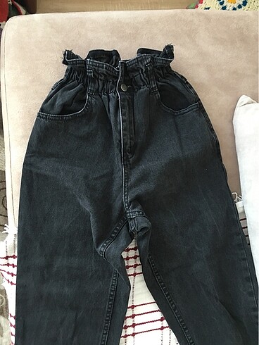 Beli lastikli mom jean