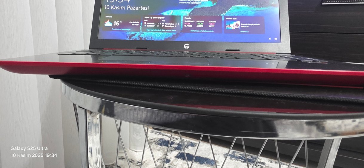 Kırmızı Renkli Laptop Bilgisayar - Görsel 2