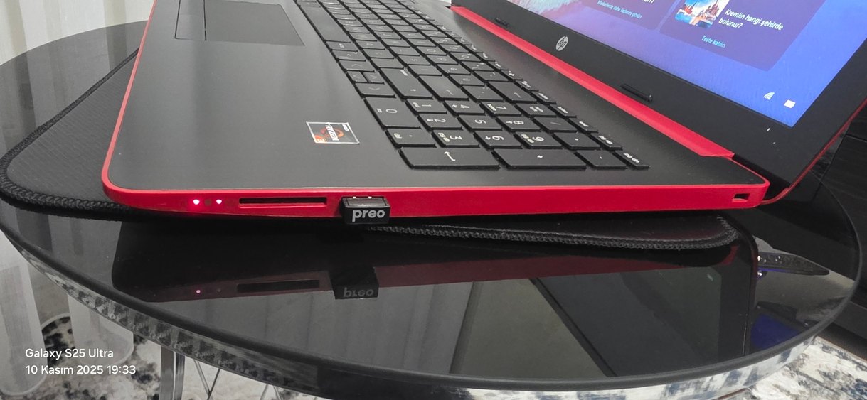 Kırmızı Renkli Laptop Bilgisayar - Görsel 3