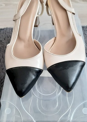 Siyah Uçlu Beyaz Kadın Stiletto Topuklu Ayakkabı