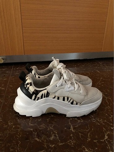 Zara zebra Desenli spor ayakkabı
