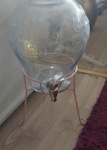 Pembe Ayaklı Cam Su Sebili
