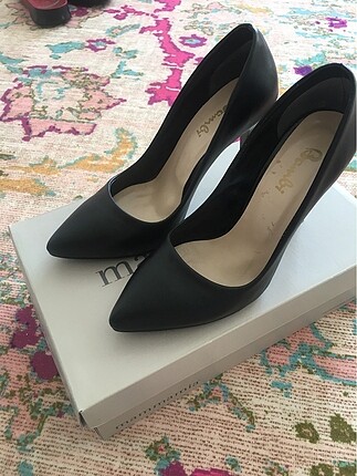 Siyah stiletto
