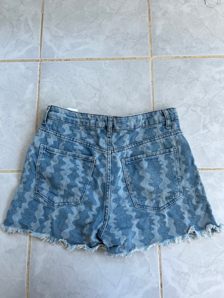 Dalgalar Desenli Kadın Denim Şort - Görsel 2