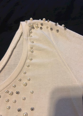 Beyaz V Yaka Uzun Kollu İnci Detaylı Kadın Bluz - Görsel 3