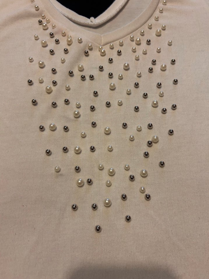 Beyaz V Yaka Uzun Kollu İnci Detaylı Kadın Bluz - Görsel 2