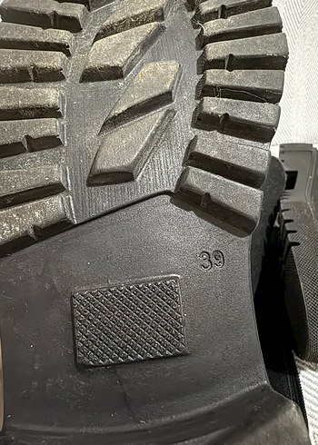 39 Beden Tokalı Siyah Dizaltı Bot