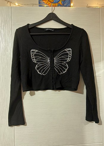 Uzun Kollu Siyah Kelebek Nakışlı Crop Top