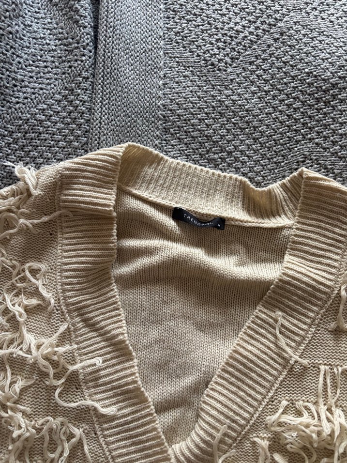 Bohem Tarzı Bej Örgü Kolsuz Hırka - Görsel 2