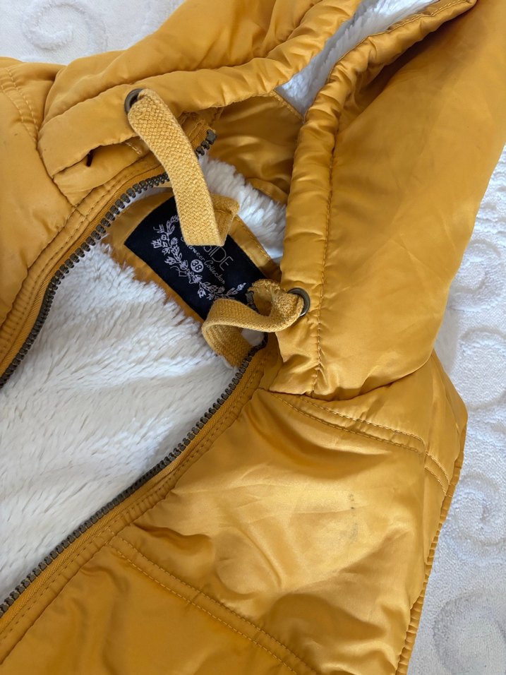 Sarı Kapüşonlu Kürklü Kadın Yelek - Görsel 2