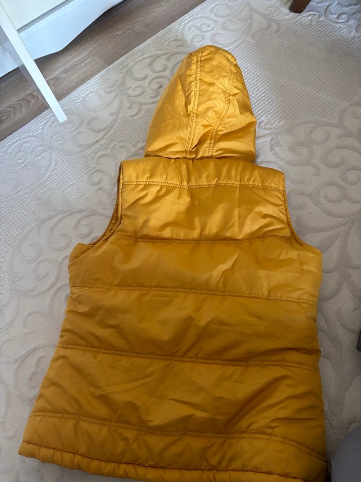 Sarı Kapüşonlu Kürklü Kadın Yelek - Görsel 4