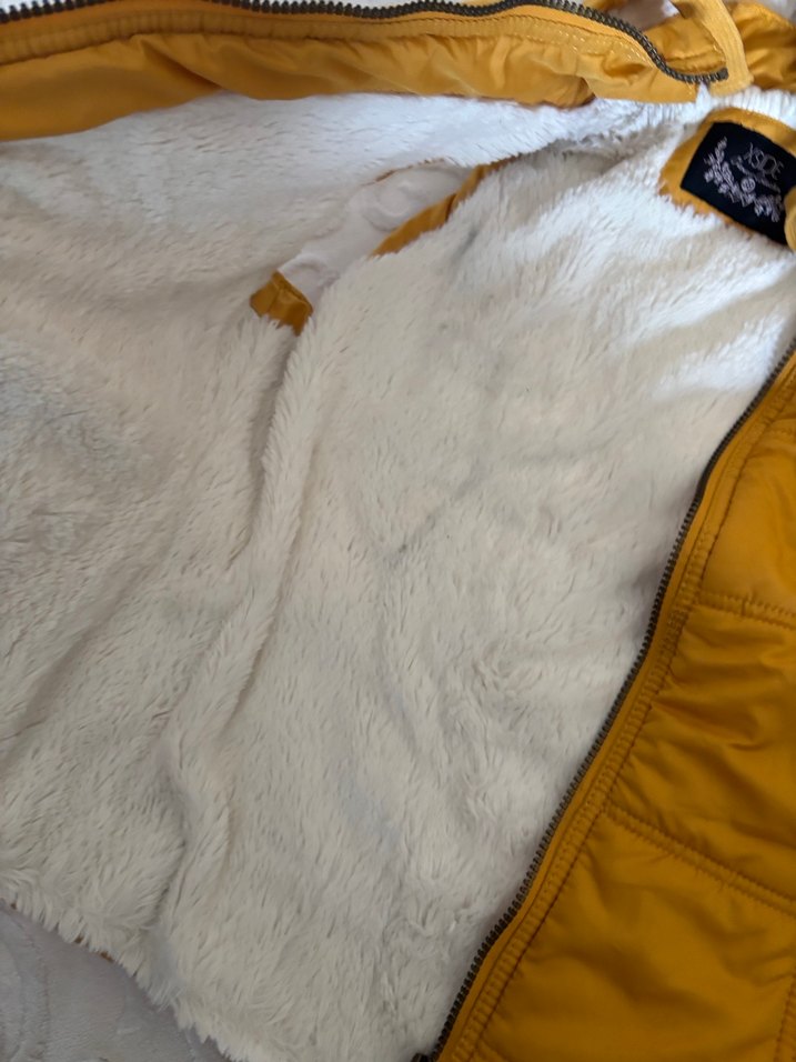 Sarı Kapüşonlu Kürklü Kadın Yelek - Görsel 3