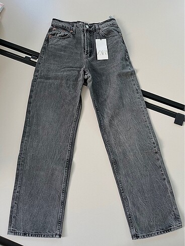 Zara girlfriend mid-rise jean