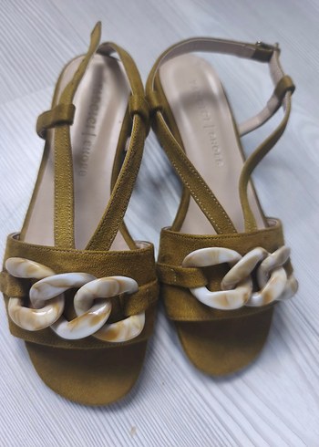 Bej Zincir Detaylı Süet Topuklu Kadın Sandalet - Görsel 2