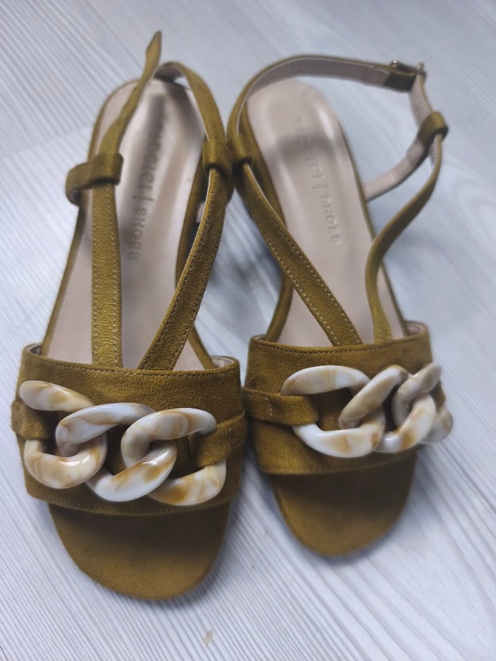 Bej Zincir Detaylı Süet Topuklu Kadın Sandalet - Görsel 2