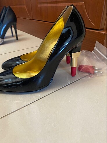 Ruj topuk stiletto