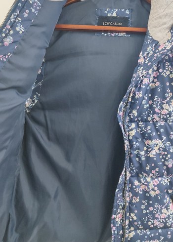 LCW Çiçek Desenli Kapüşonlu Mavi Kadın Yelek - Görsel 4