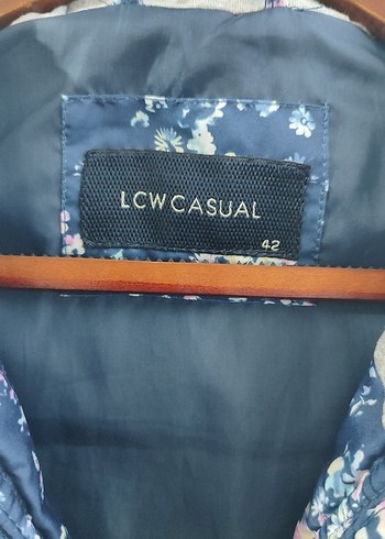LCW Çiçek Desenli Kapüşonlu Mavi Kadın Yelek - Görsel 3