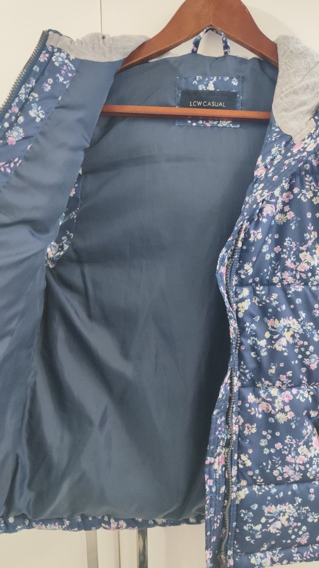 LCW Çiçek Desenli Kapüşonlu Mavi Kadın Yelek - Görsel 4