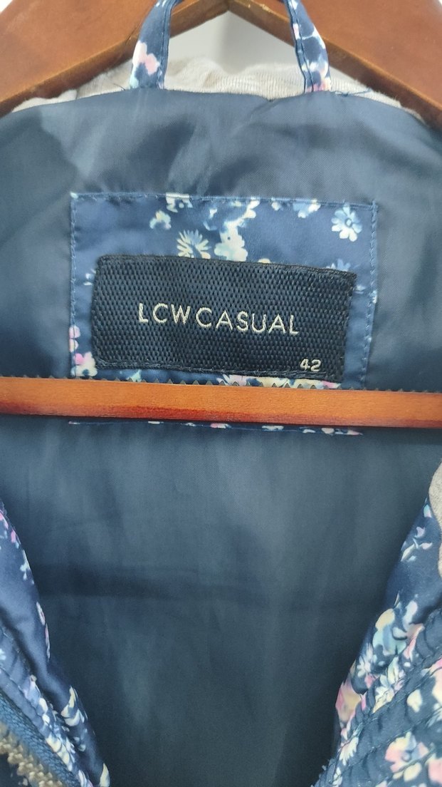 LCW Çiçek Desenli Kapüşonlu Mavi Kadın Yelek - Görsel 3